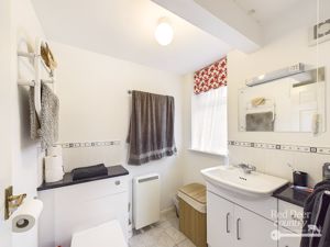 Ensuite- click for photo gallery